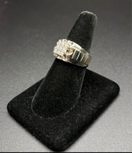 10k gold men’s ring w diamonds