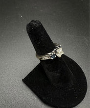 14k gold ring w princess cut center stone & blue sapphires