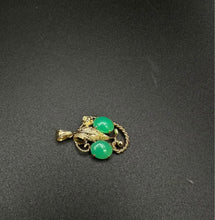 14k gold pendant w jade stones