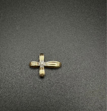 14k Gold cross pendant w Diamond
