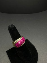 18k gold ring w Ruby stones & diamonds
