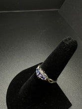 10k white gold ring w tanzanite stones