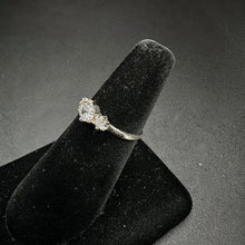 925 sterling silver ring w 3 czs on band