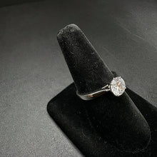 925 sterling silver ring w brilliant cut cz stone in center