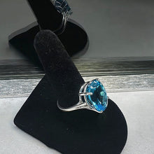 925 Sterling silver ring w topaz stone
