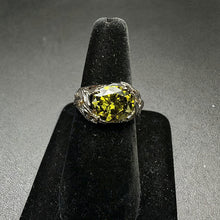 925 silver ring w peridot stone