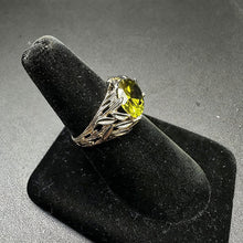 925 silver ring w peridot stone