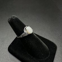 925 silver ring w small opal stone