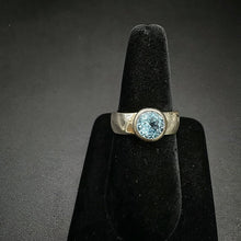 925 silver ring w 1 single topaz stone in center