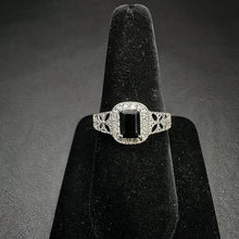 925 vintage sterling silver ring w czs & black onyx in center