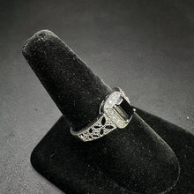 925 vintage sterling silver ring w czs & black onyx in center
