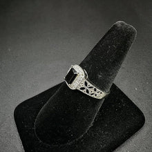 925 vintage sterling silver ring w czs & black onyx in center